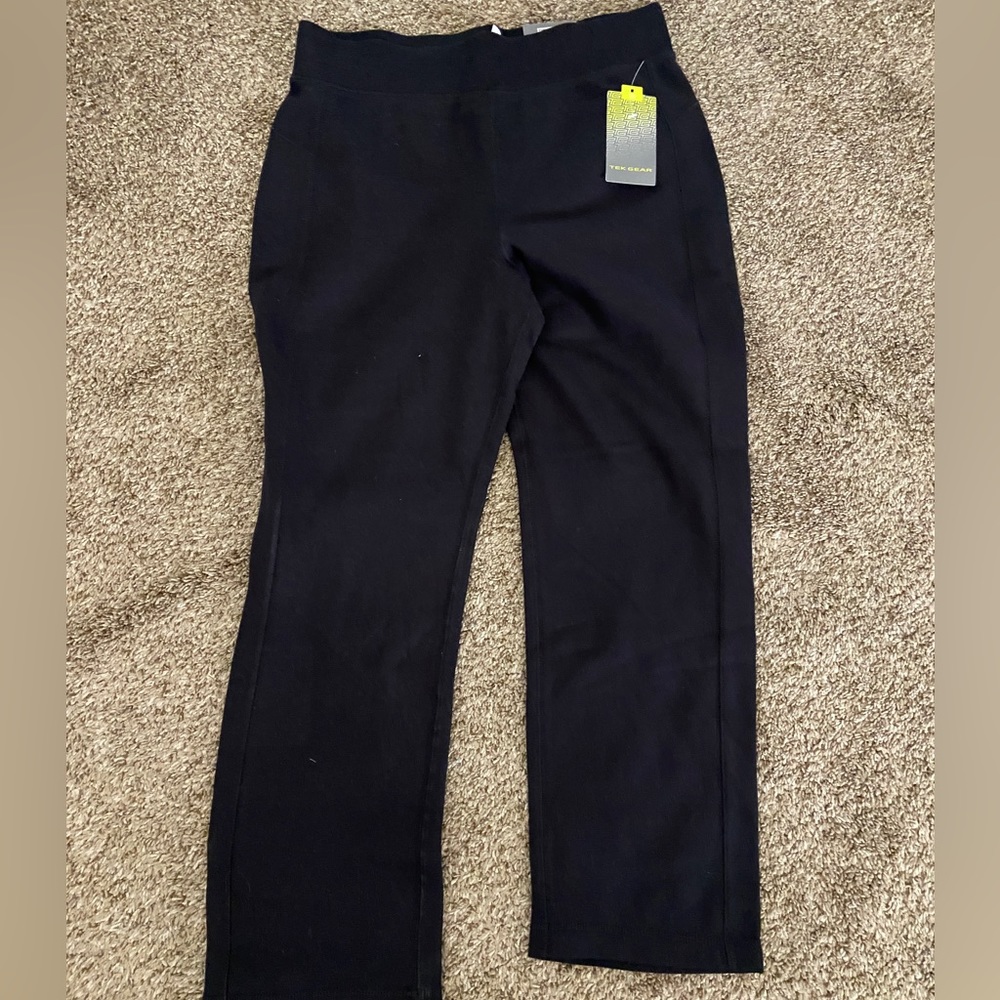 Women’s Straight mid rise Tek Gear Bottoms PM Black.